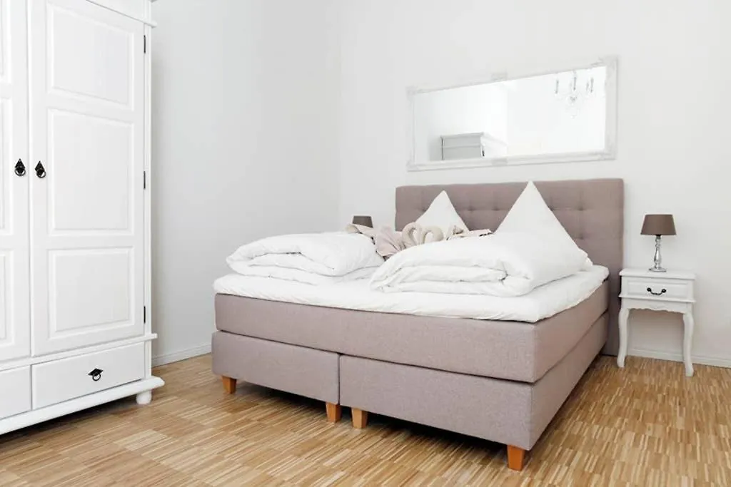 Sc 06 By Rockchair Apartments L Superhost Status L 4 Bedrooms Boxspringbeds 2 Bathrooms Balcony Elevator - Cozy Family & Business Flair Welcomes You! Berlin
