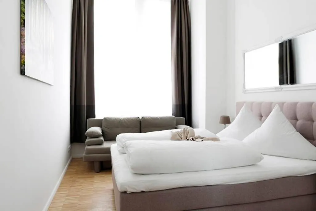 Sc 06 By Rockchair Apartments L Superhost Status L 4 Bedrooms Boxspringbeds 2 Bathrooms Balcony Elevator - Cozy Family & Business Flair Welcomes You! Berlin