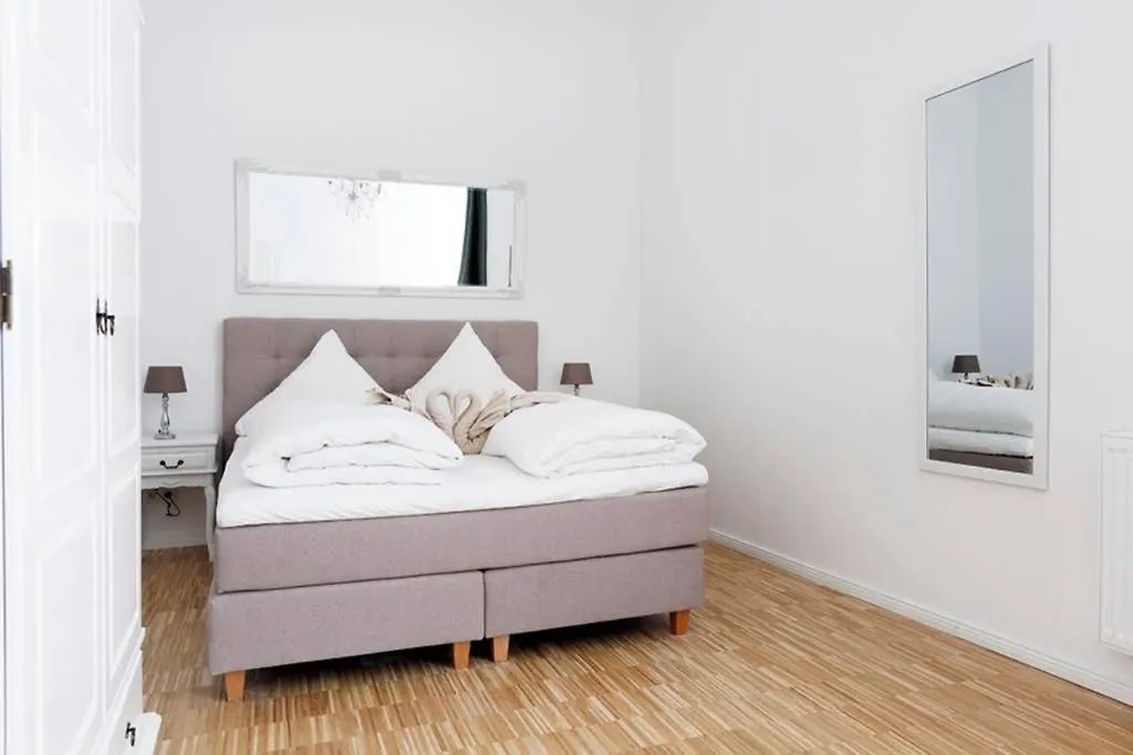 Sc 06 By Rockchair Apartments L Superhost Status L 4 Bedrooms Boxspringbeds 2 Bathrooms Balcony Elevator - Cozy Family & Business Flair Welcomes You! Berlin Almanya