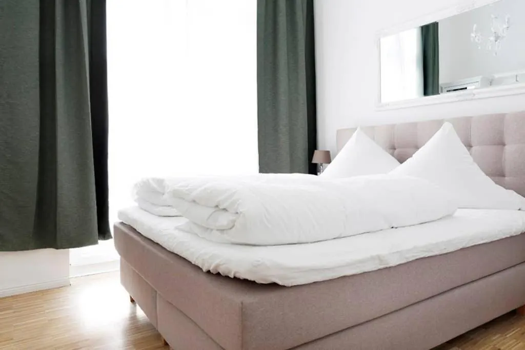 Sc 06 By Rockchair Apartments L Superhost Status L 4 Bedrooms Boxspringbeds 2 Bathrooms Balcony Elevator - Cozy Family & Business Flair Welcomes You! Berlin