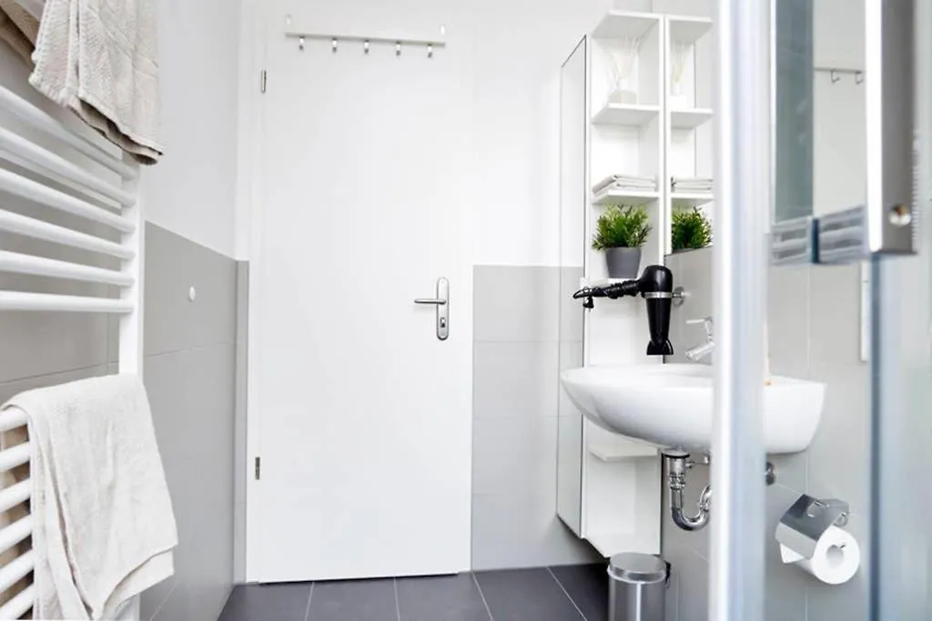 Sc 06 By Rockchair Apartments L Superhost Status L 4 Bedrooms Boxspringbeds 2 Bathrooms Balcony Elevator - Cozy Family & Business Flair Welcomes You! Berlin